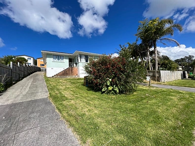 20 Thornlow Street, Glendene, Auckland