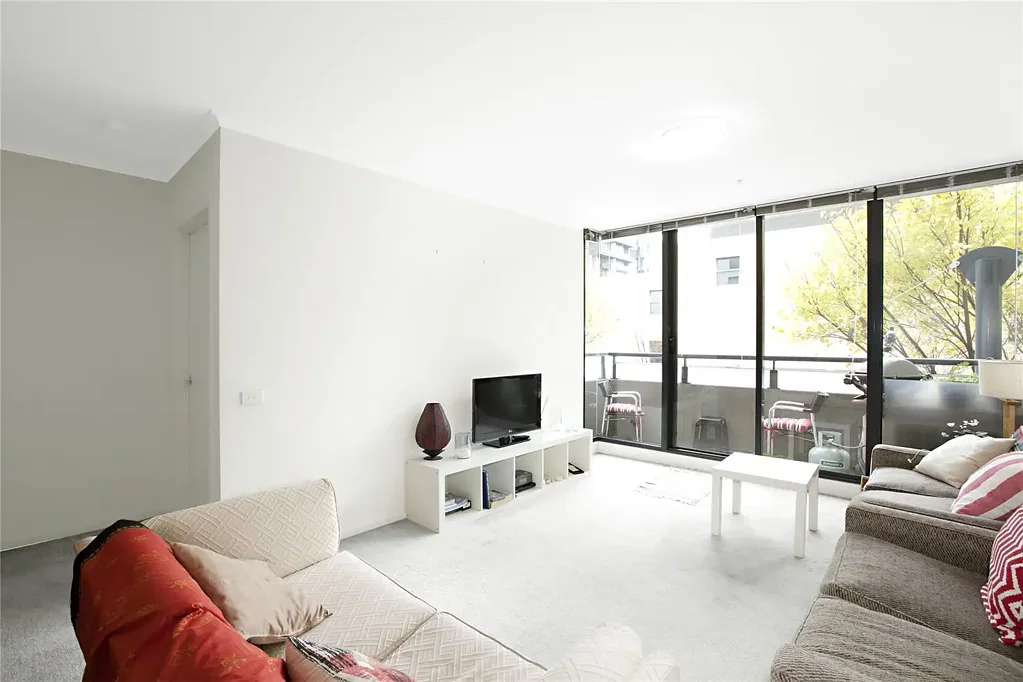 Bright 2 bedder with floorboards!