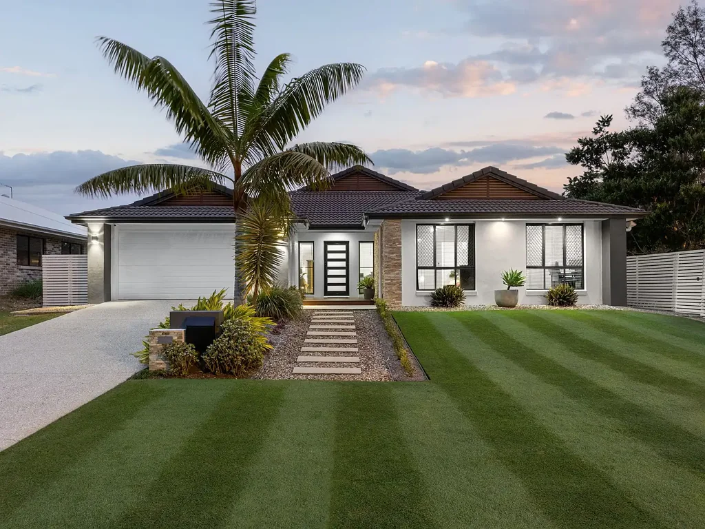 Augustine Heights 4침실 Meticulous Plantation Retreat | Large Corner Block!