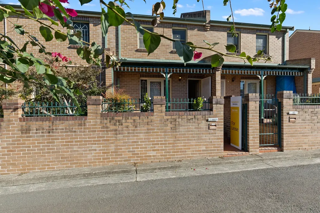 Charming Three Bedroom Townhouse (access via Booth Lane)