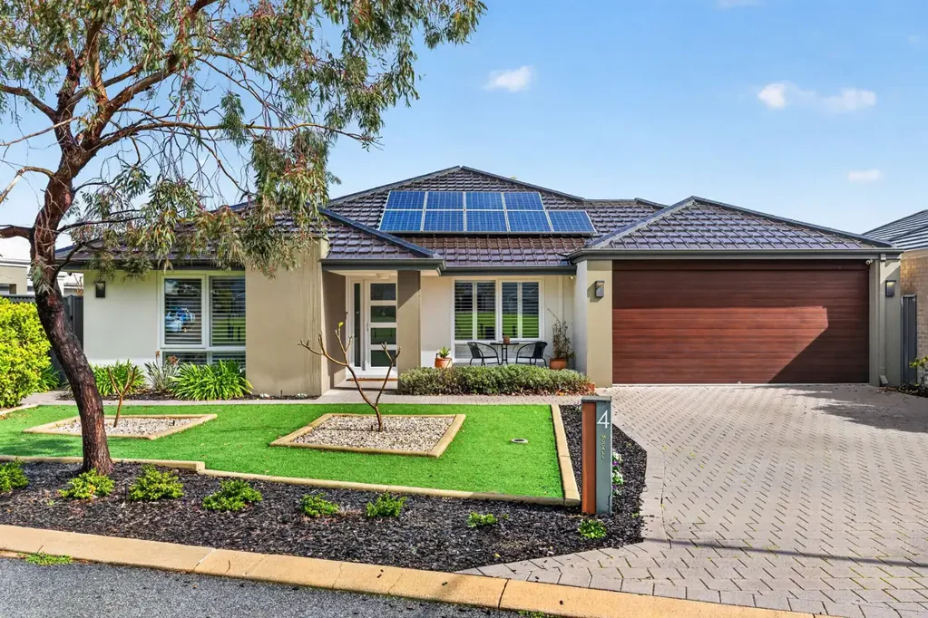 Baldivis 4房  Why: Because this enviable park facing abode blends contemporary styling with premium poolside living for modern comfort throughout