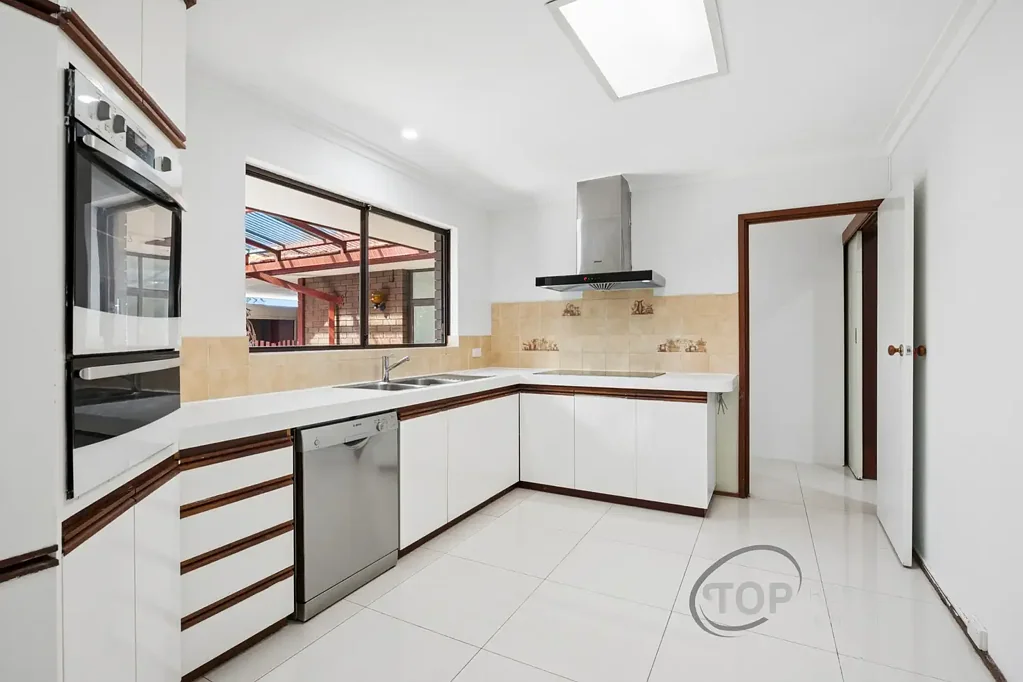 Thornlie 5 Slaapkamer NEW PRICE! UPDATED SPACIOUS FAMILY HOME