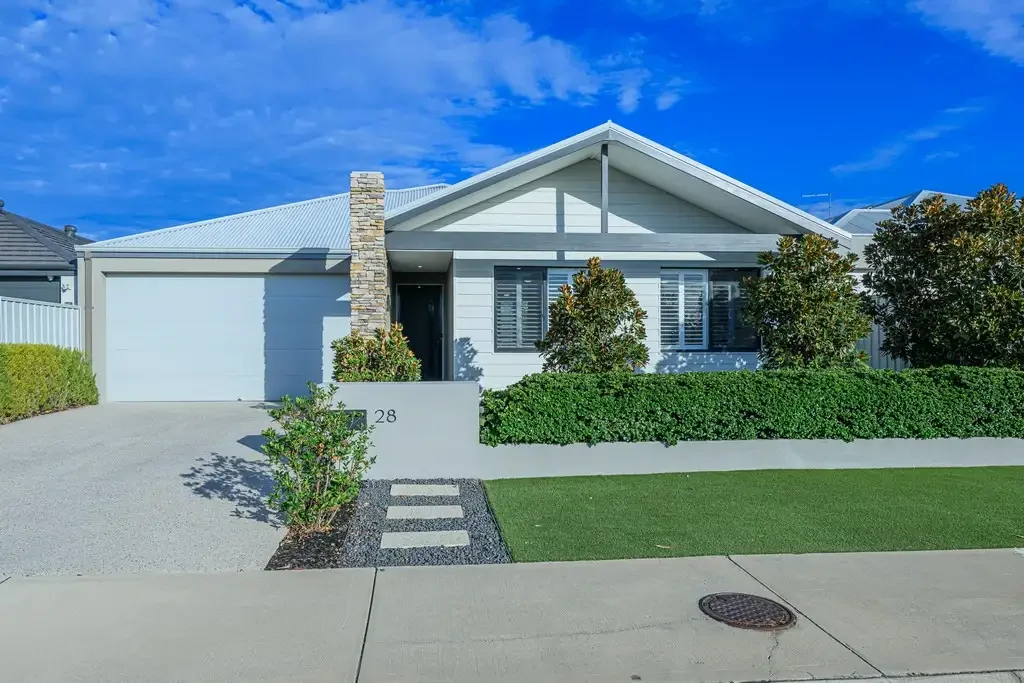 28 Kinsale Parkway, Canning Vale, WA 6155