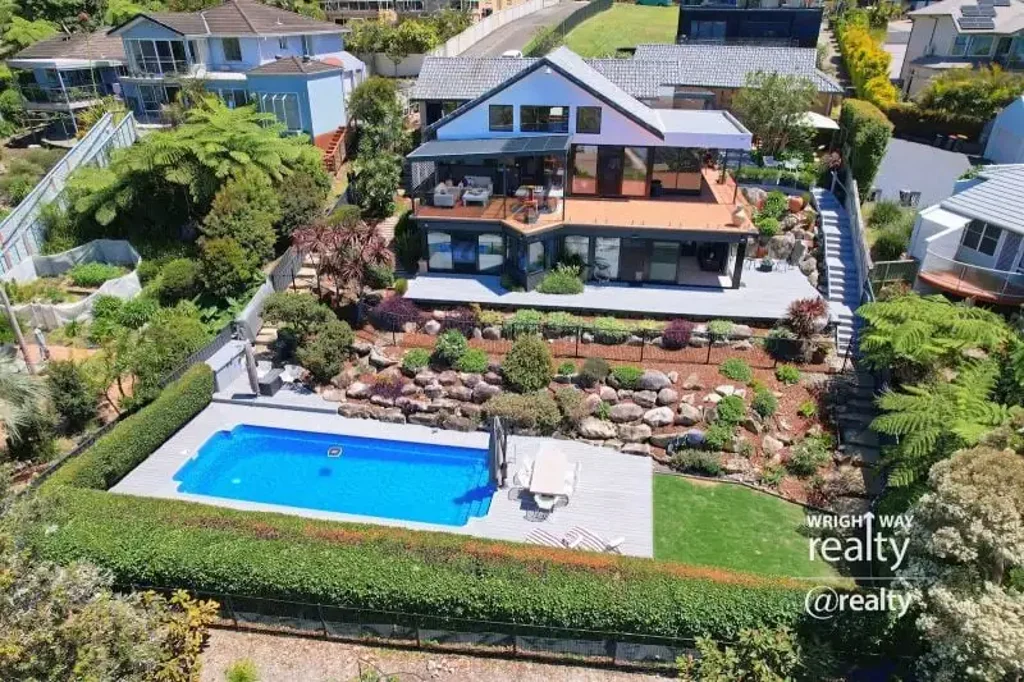 Vincentia 4房  SMART COASTAL LIVING WITH SPECTACULAR JERVIS BAY VIEWS