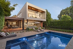 43 Hopetoun Grove, Eaglemont