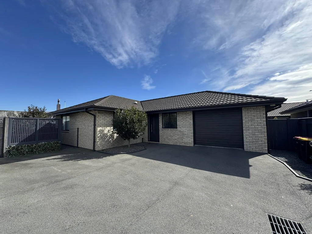 Tidy, Easy Care, Two Bedroom Townhouse