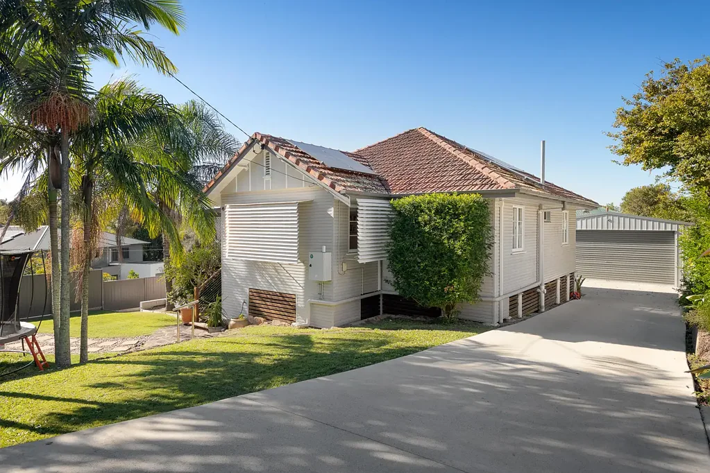 Holland Park 3ห้องนอน Move In, Renovate or Build - The Choice Is Yours