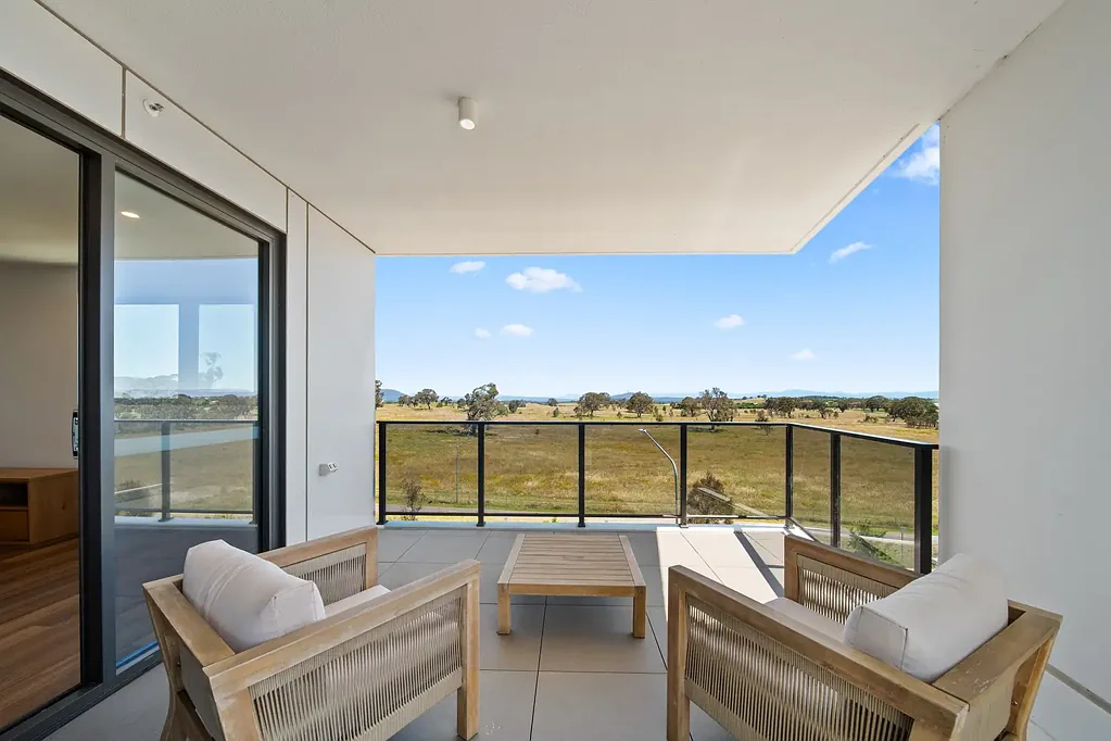 Gungahlin 2ਬੈੱਡਰੂਮ One of Gungahlin�s Finest Views � Near New Oversized 2 Bedroom Ensuite Apartment