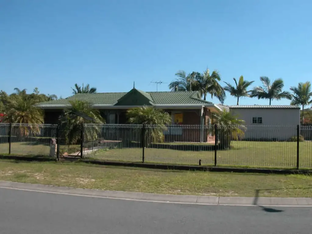 Family-Friendly Gem in Quiet Crestmead Cul-de-Sac