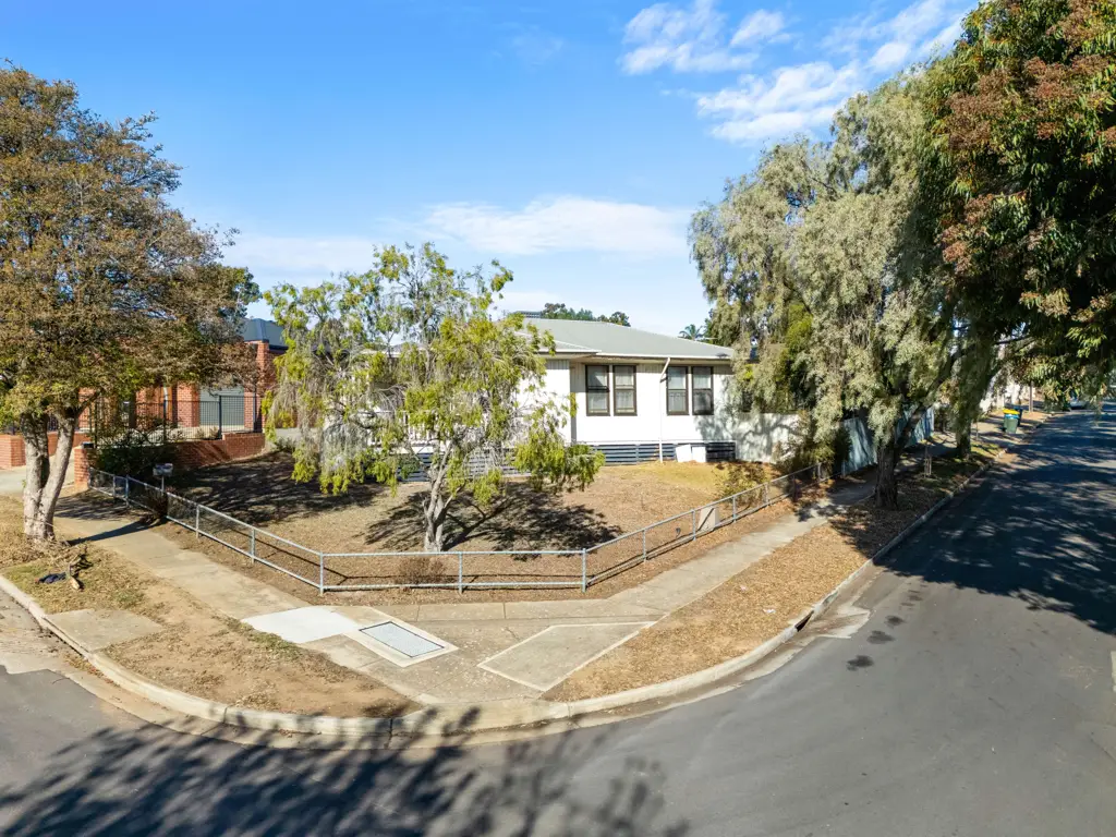 Enfield 3Kwarto Huge Development Opportunity! 801sqm Approx. Torrens Title Corner Allotment