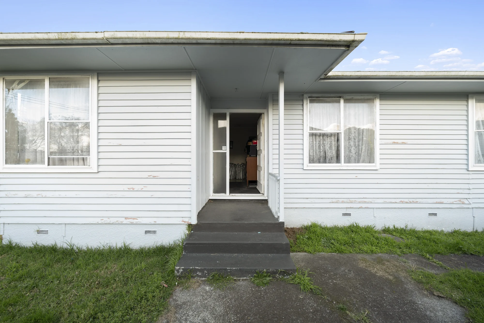 Otara 4 Slaapkamer 4 Bed DO-UP + 880m2 = BIG POTENTIAL!