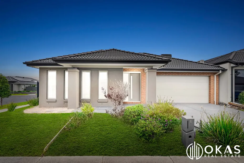 Tarneit 4Phòng ngủ Stunner within 1 min walk to Grove Town Centre /North facing / Rent @ $550P/W / 461sqm Land