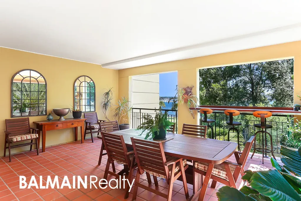 Rozelle 3ห้องนอน Corner Positioned North Facing Three Bedroom Apartment with Extensive Outdoor Living, Overlooking Manicured Gardens and the Waterfront