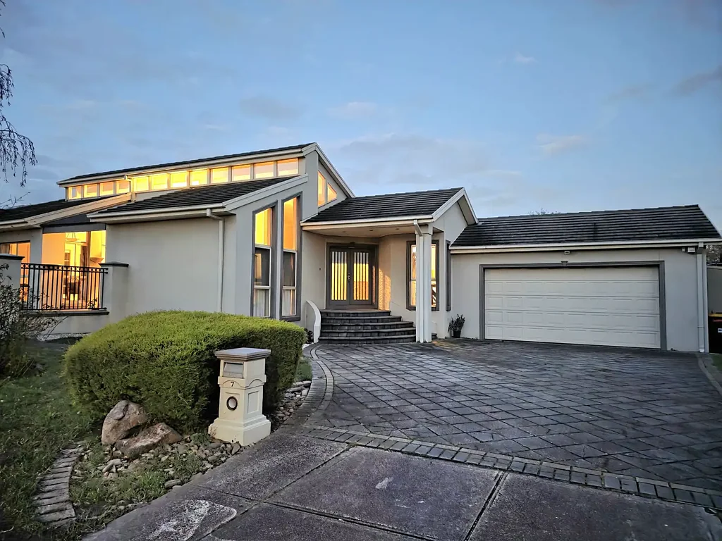 Perfect Family Home in a Quiet Court Location