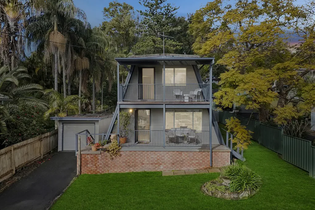 12 Welwyn Grove, Point Clare, NSW 2250
