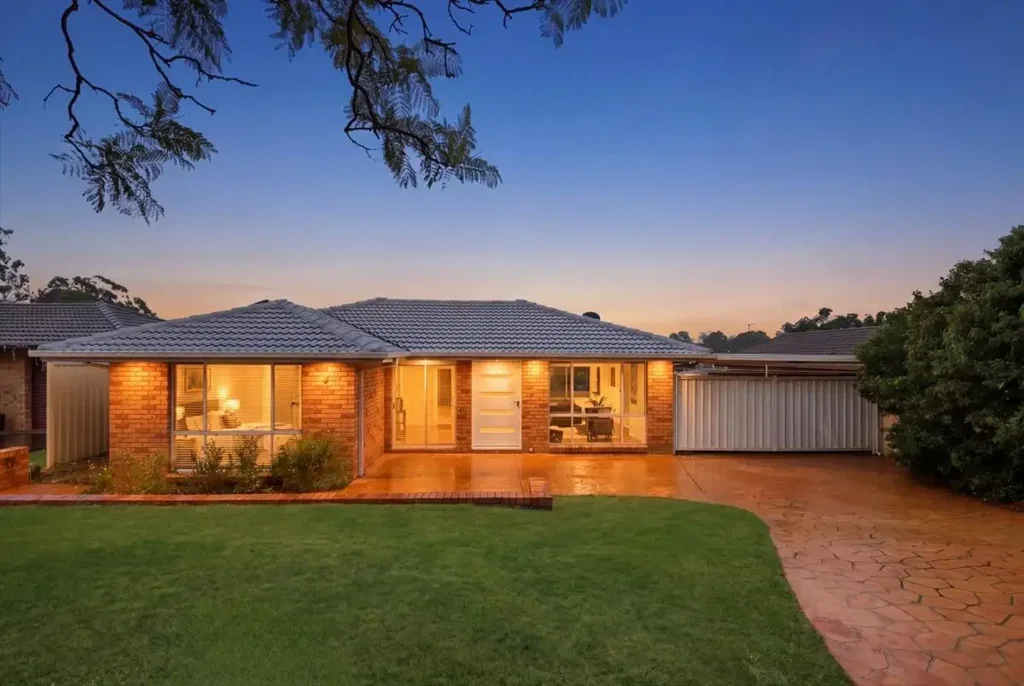 Narellan Vale 3 Bedroom HUGE SIDE ACCESS!