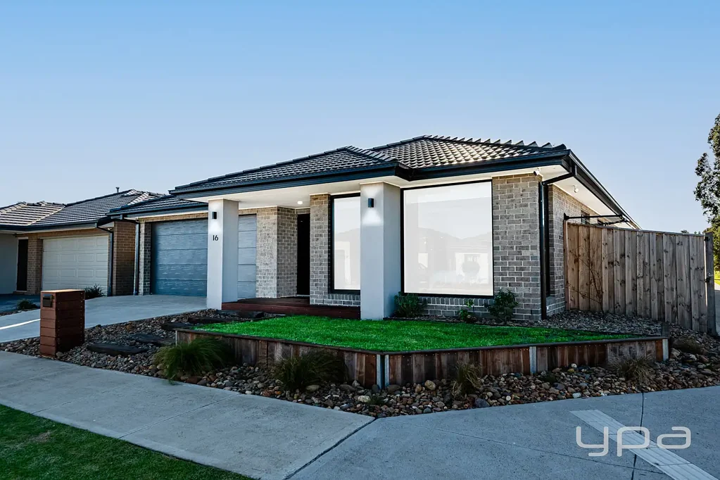 Werribee 4 Bedroom A FLAWLESS FAMILY HAVEN IN THE HEART OF HARPLEY