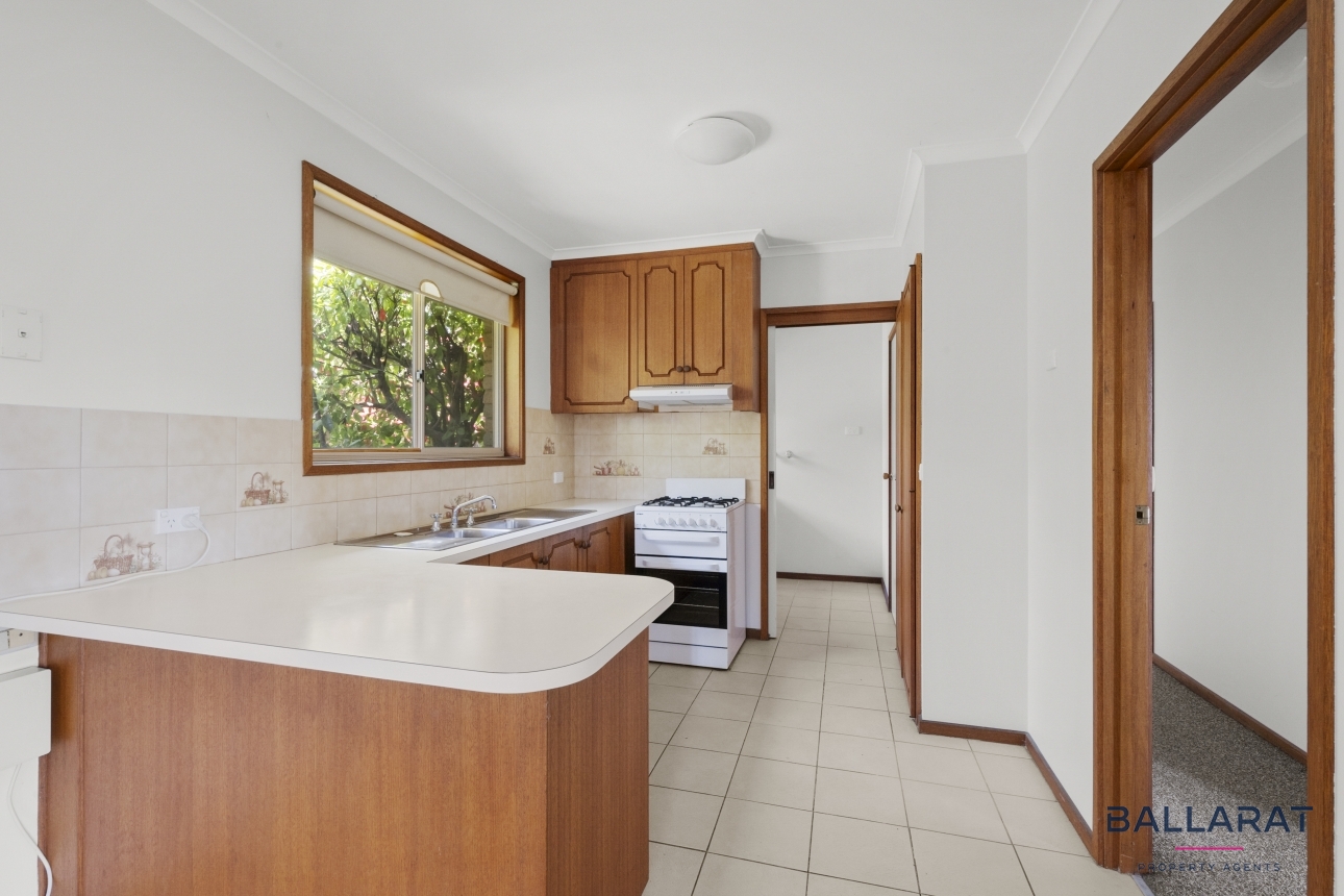 UNIT 4 221 YORK ST, BALLARAT EAST VIC 3350, 0部屋, 0バスルーム, Townhouse