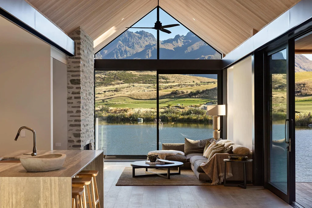 Jacks Point 5غرفة نوم Lake Front Living, Elevated to Iconic