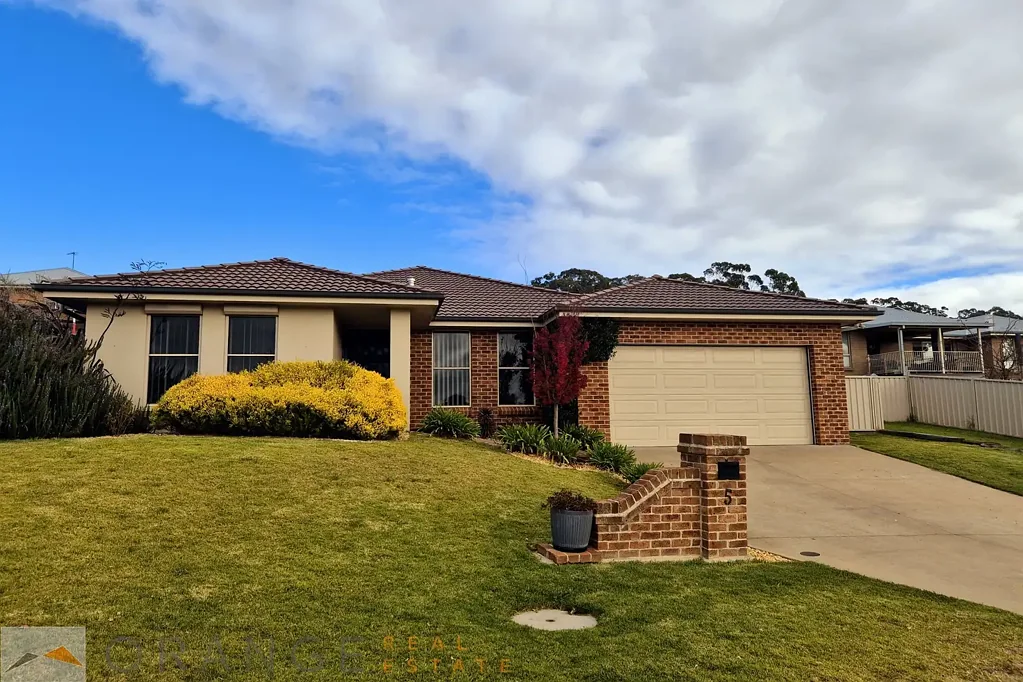 STYLISH FAMILY HOME