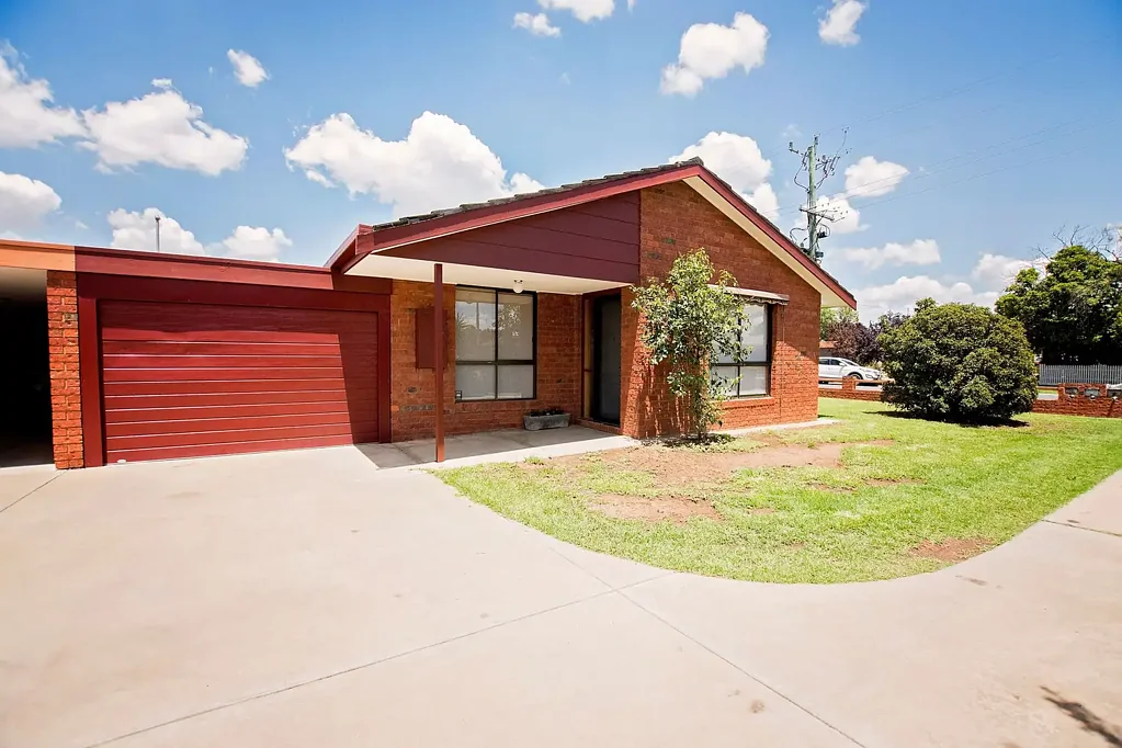 Well Maintained 2 Bedroom Unit