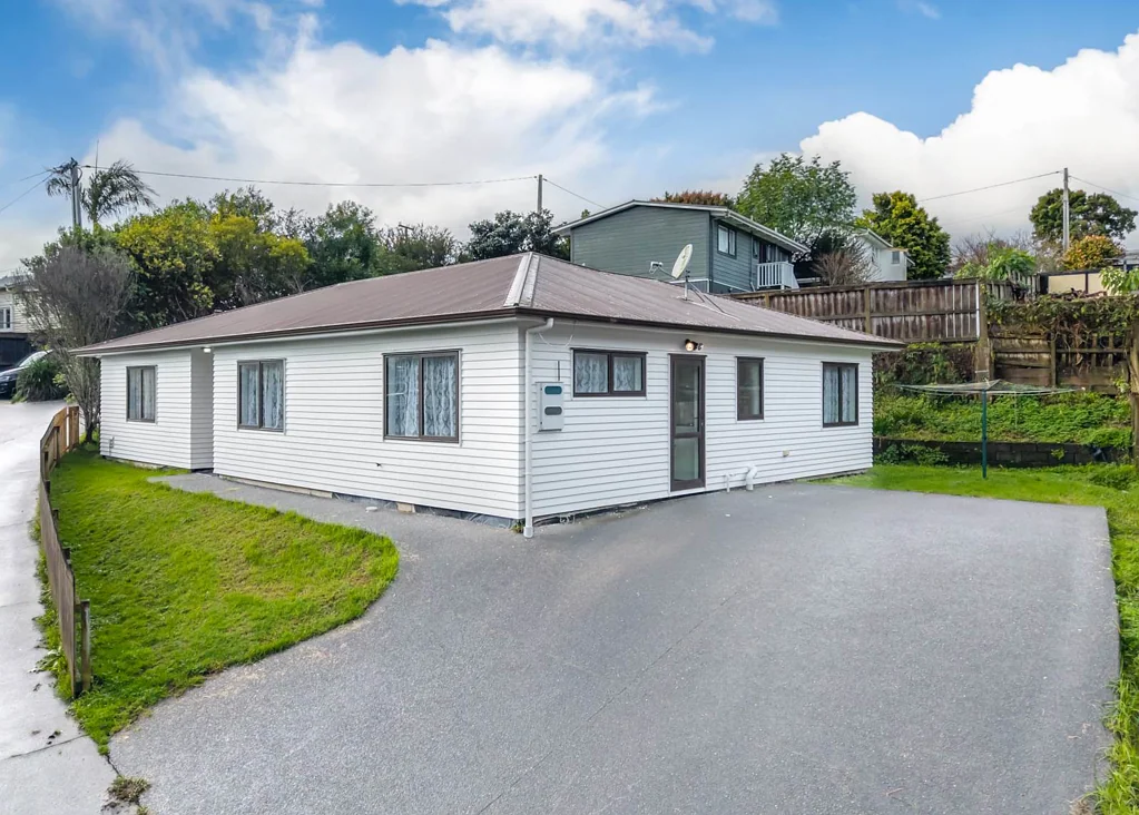 Kelston 4બેડરૂમ Owner needs urgent sale — make your offer today!