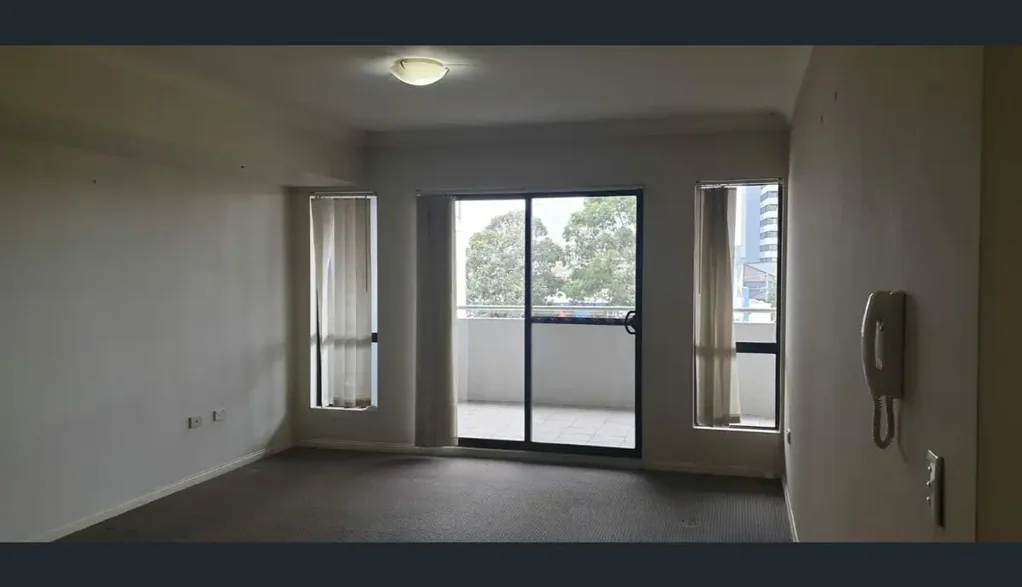 Spacious & Conveniently Located Third-Floor Unit