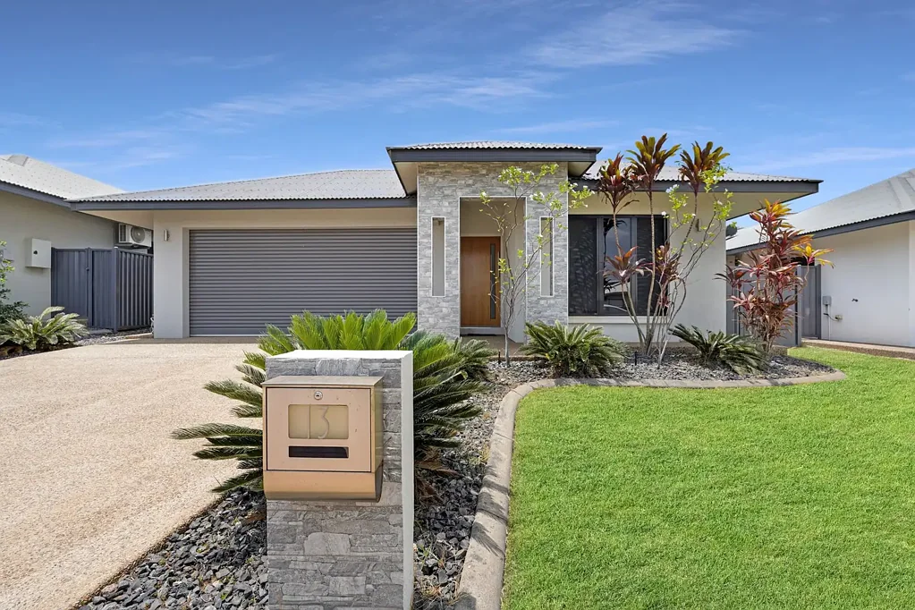 Zuccoli 3ਬੈੱਡਰੂਮ Stylish Zuccoli Home Offering Effortless Family Living