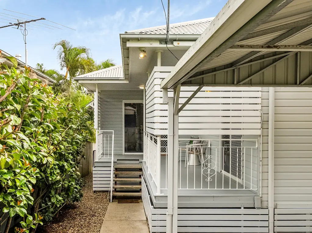 Private Parkside Cottage Just Moments from the Waterfront!