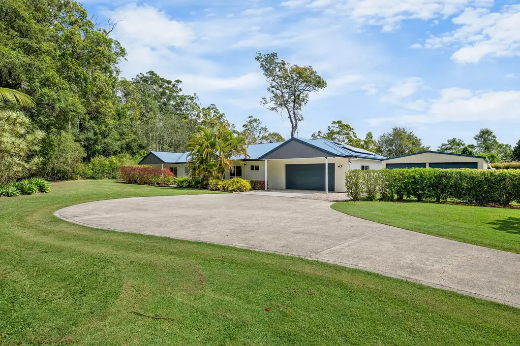 Pomona 4 Bedroom Private Acreage Living in Exclusive Stratford Park Estate