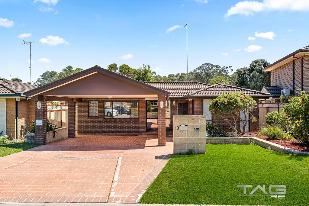 FAMILY HOME IN GREAT LOCATION!