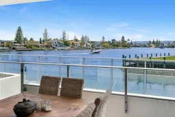 106/30 Paradise Island, Surfers Paradise