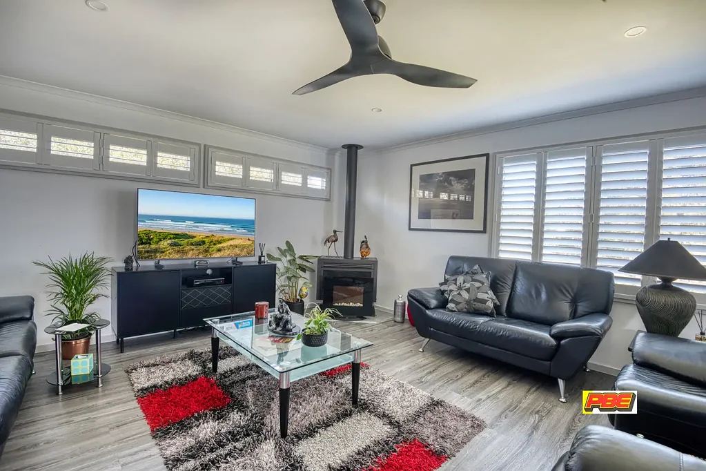 Venus Bay 3 Bedroom As new with nothing to do !