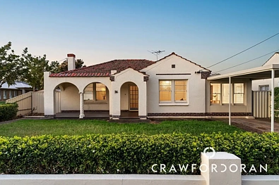 Seaton 3कमरा C1940s Art Deco Classic with a Corner Perspective & Future Perks