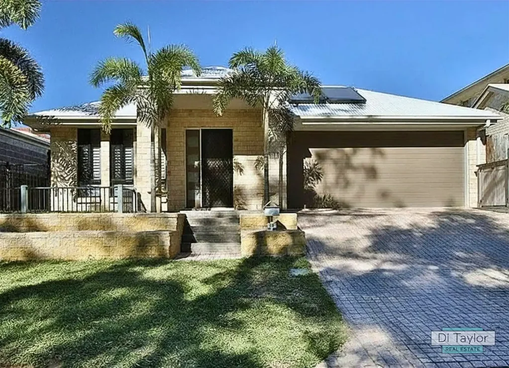 Forest Lake 4침실 Secure a Solid Investment in a High-Growth Family Location