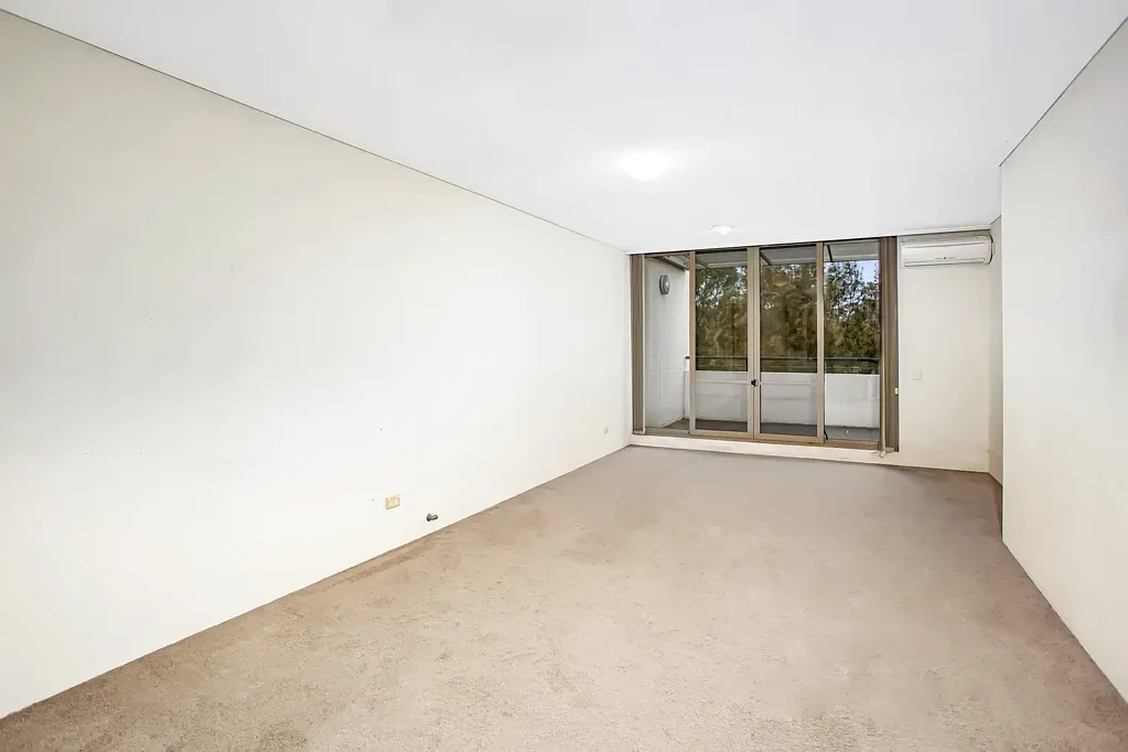 Peaceful Top Floor Apartment with Bushland Views