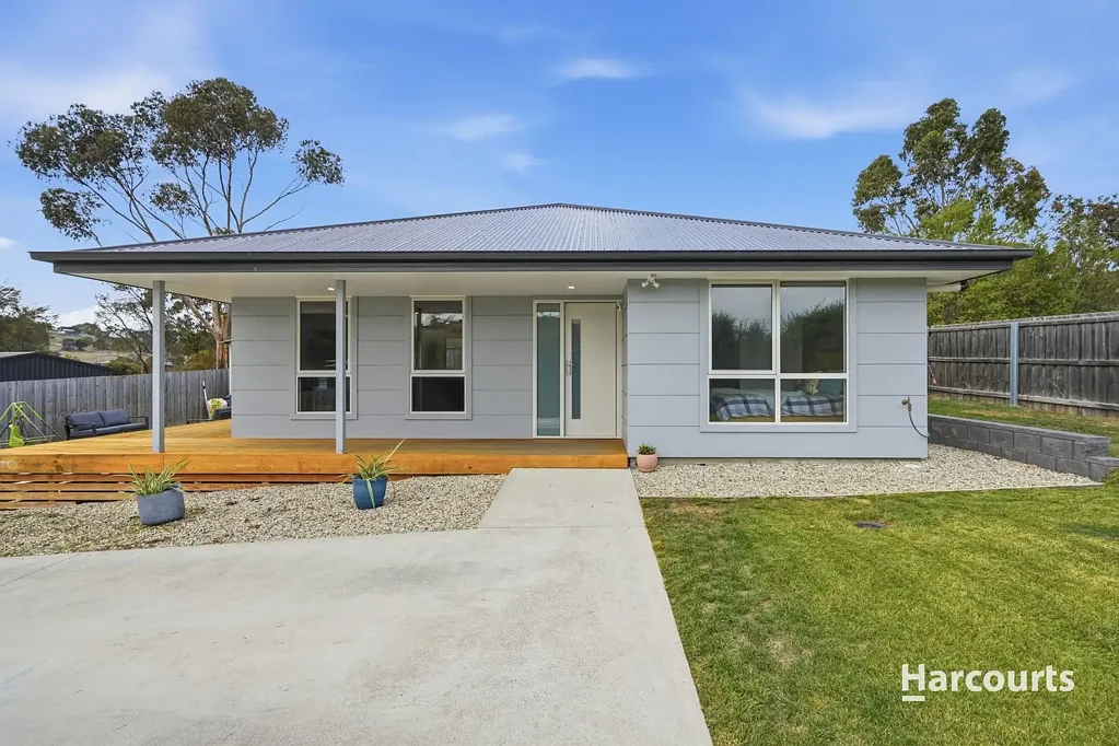Sorell 3 Bedroom Modern Living, Private Position - A Stylish Retreat in the Heart of Sorell