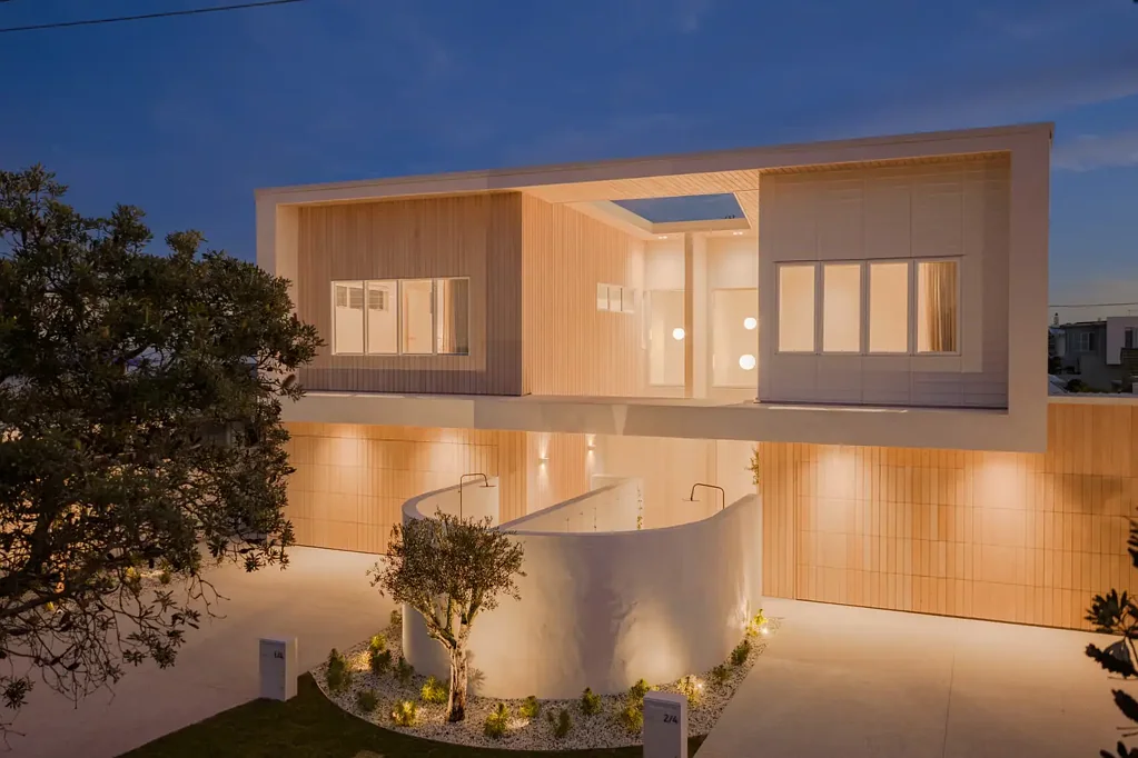 Warana 3房  Sophisticated Coastal Elegance – Bespoke Beachside Residence