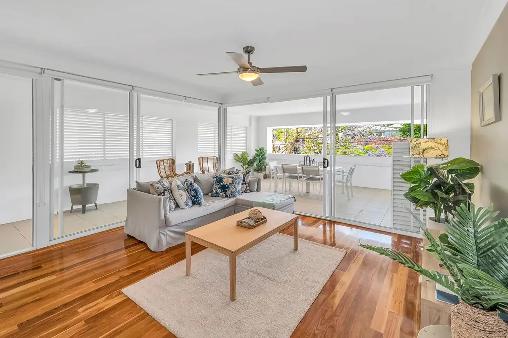 Spacious Top-Floor Apartment in Prime Clayfield Location