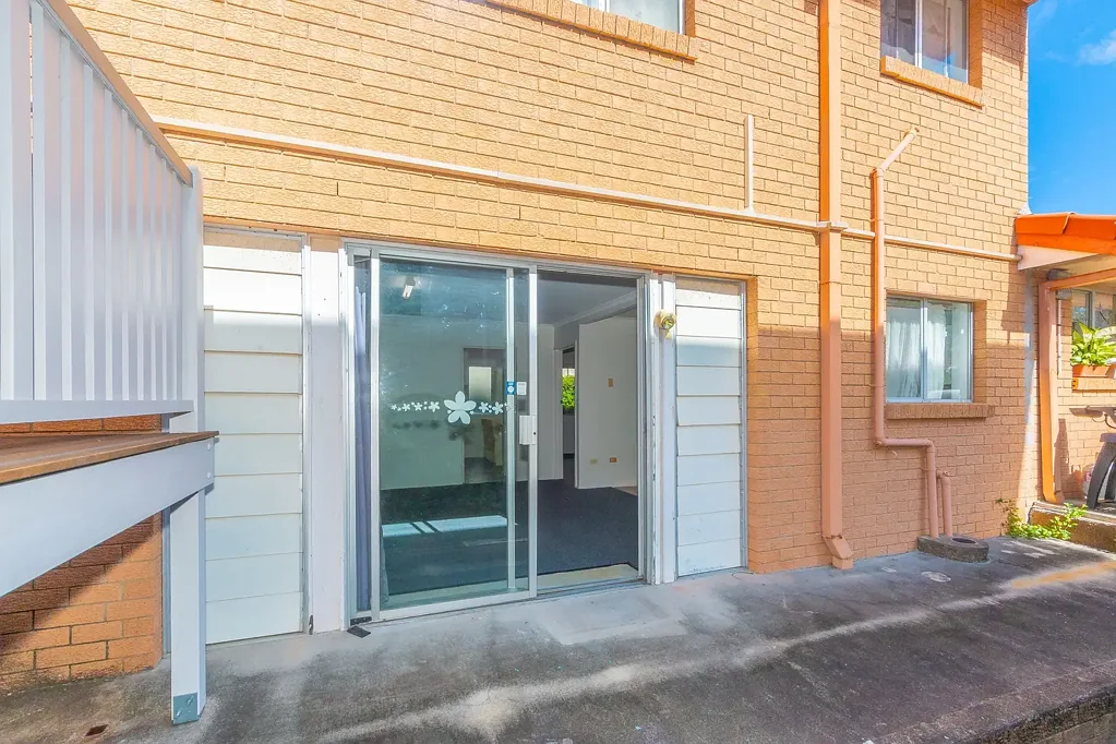 2 Bedroom Ground Floor Unit Close to Sutton's Beach !