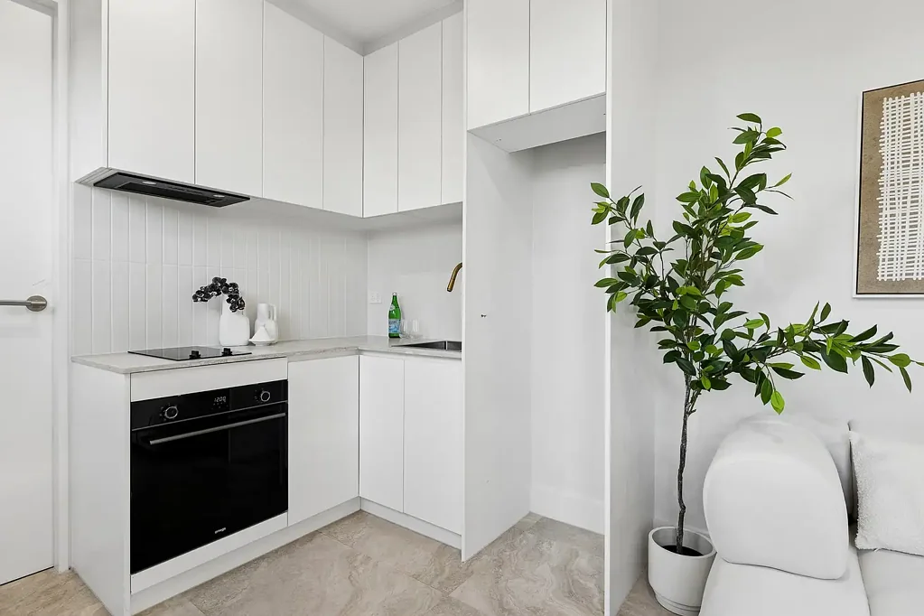 Brand New Luxurious One Bedroom Granny Flat in a Prime Location
