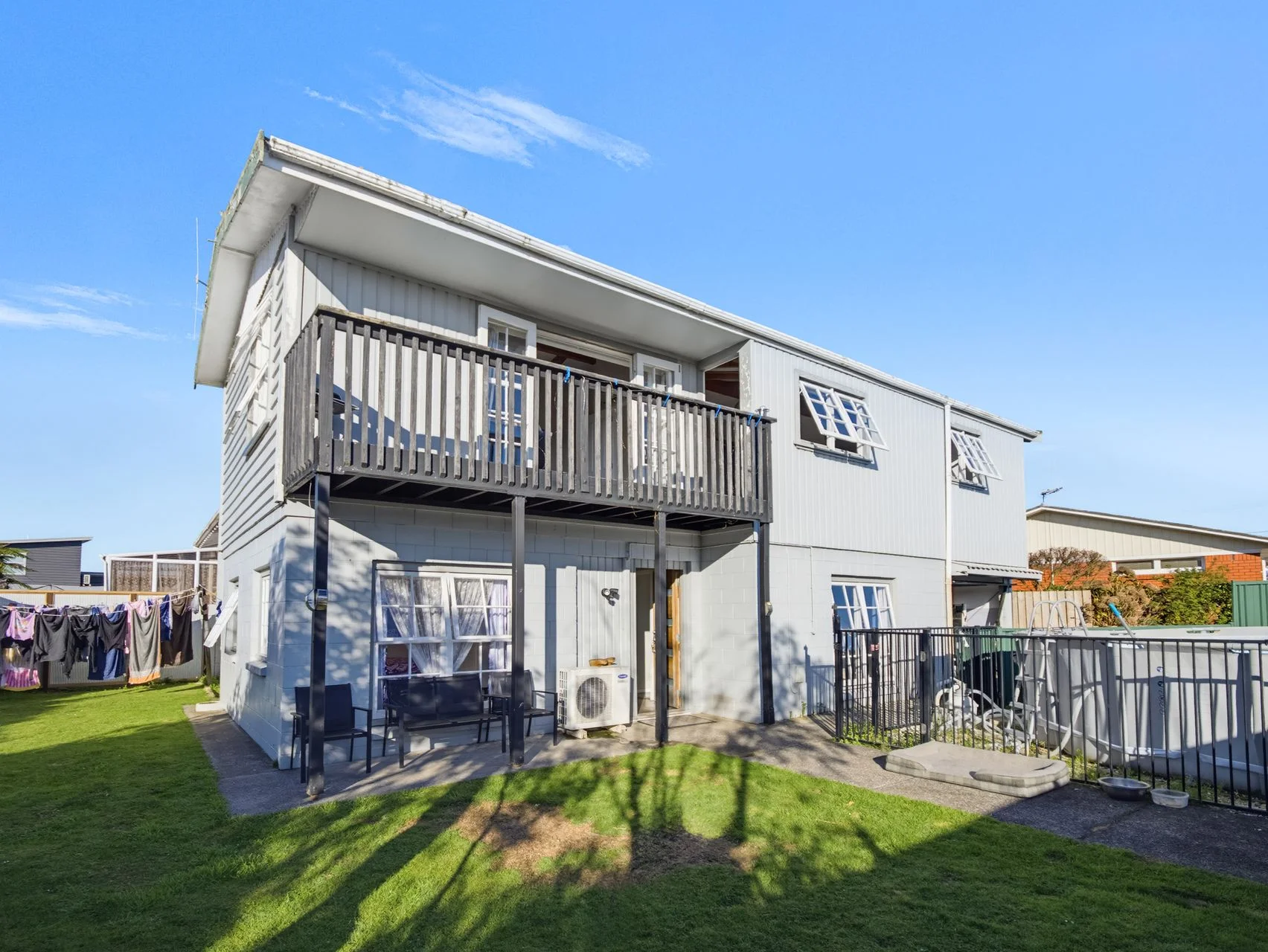 Te Awamutu 3Habitaciones Family Living On Young Street Over Multiple Levels