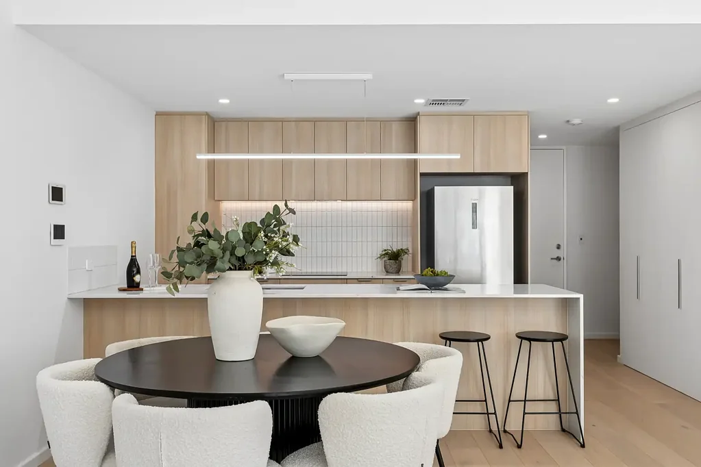 Subiaco 3房  Brand New Light-Filled Subiaco Residence with North-Facing Courtyard