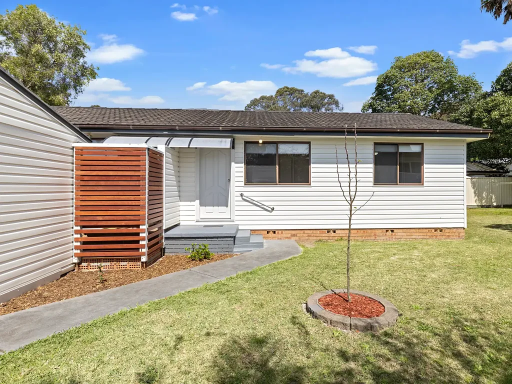 Renovated 2 Bedroom Villa with Garage- Water Inlcluded