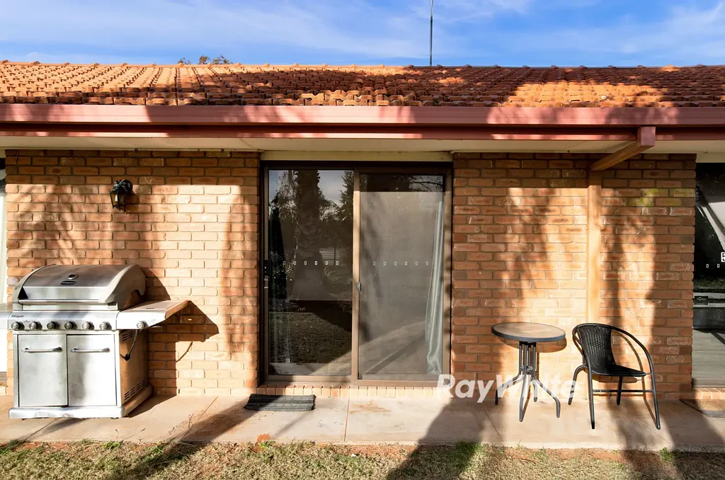 Red Cliffs 1Moenga Buy with your lunch money!