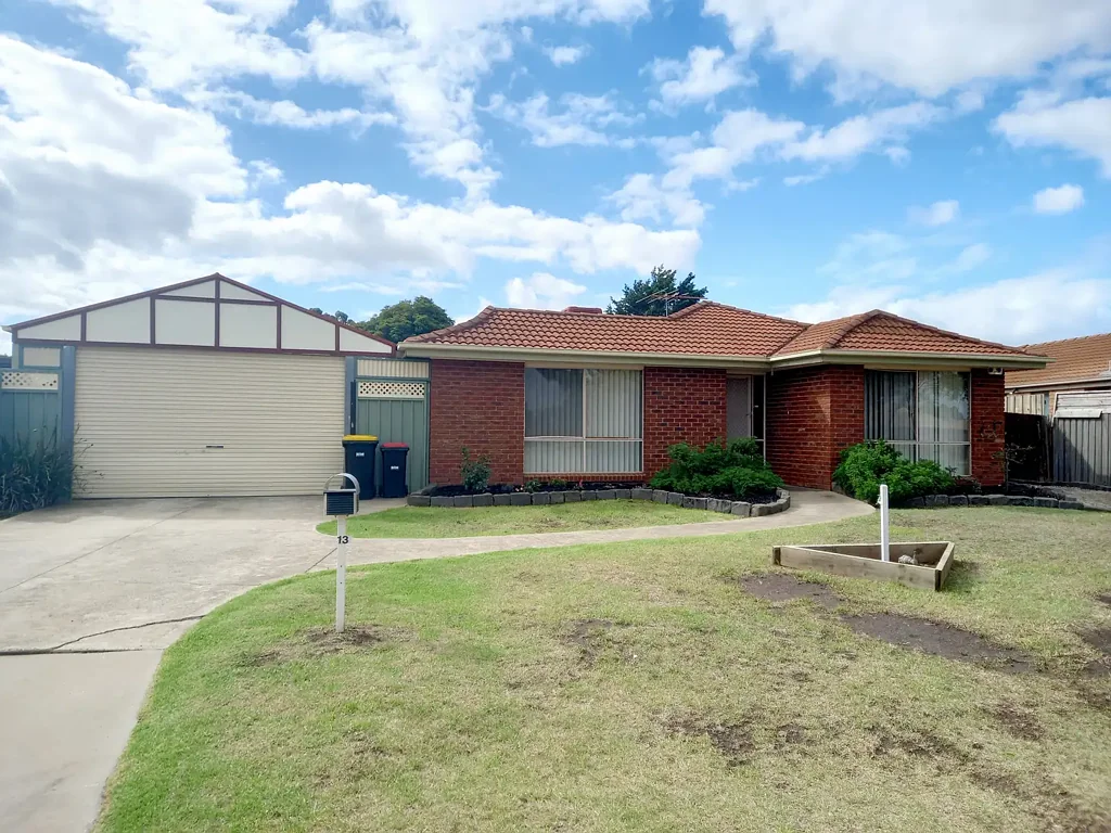 LARGE 3 BEDROOM FAMILY HOME WITH OUTDOOR AREA