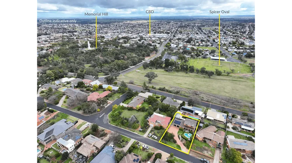 Parkes 4 Bedroom This Spacious Executive Home is Sure to Please!
