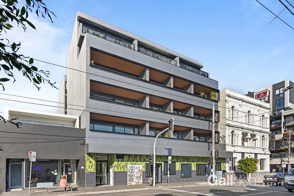 Brunswick East 2房 活力地段·景观大窗·雅致两居·时尚厨房·学习空间·舒适卧室·便利生活圈·顶级学区 Chic 2BR Apartment in the Heart of Brunswick