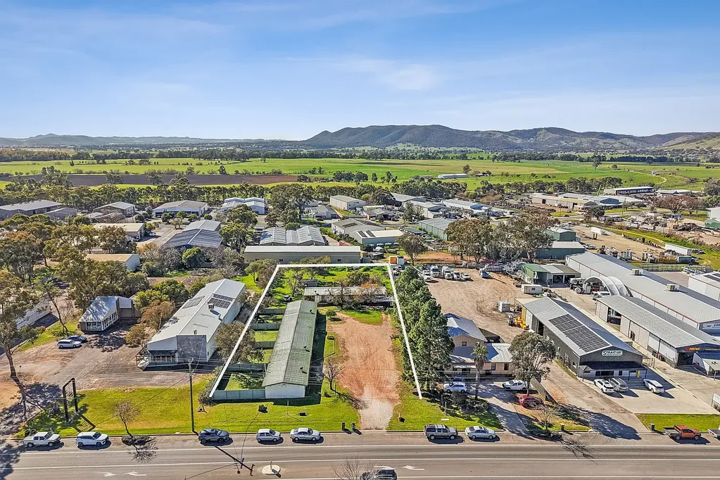Mudgee 12 Slaapkamer Prime Mudgee Industrial Landholding with 6 Income Producing Units