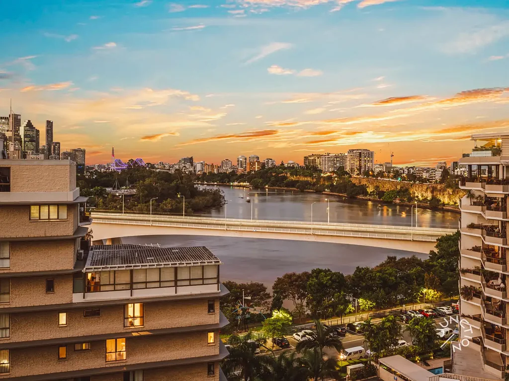South Brisbane 2ห้องนอน Views Worth Coming Home To -  A Rare Vacant Find in the Heart of South Brisbane